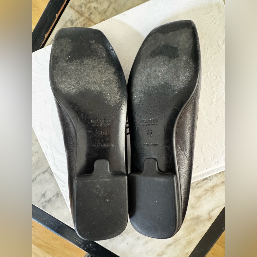Prada two tone box toe leather loafers. Size 36 - Picture 7 of 11